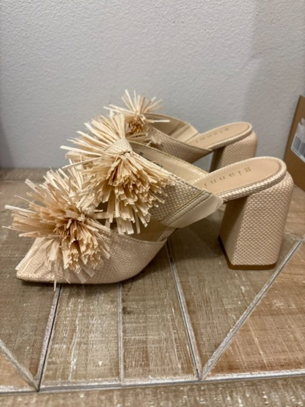 NWOT Gianni Bini Maguire Raffia Fringe Slide Sandals Women's Size 8 (no box) - Picture 5 of 7